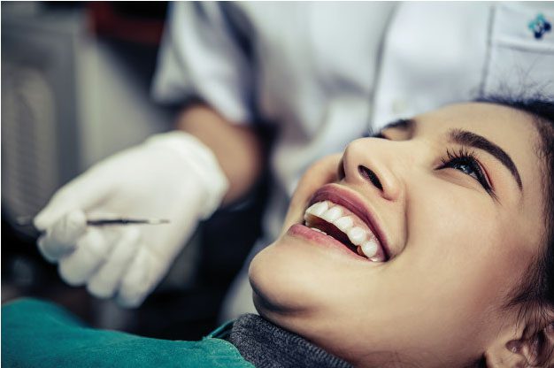 Invisalign e implantes dentales ¿Son compatibles?